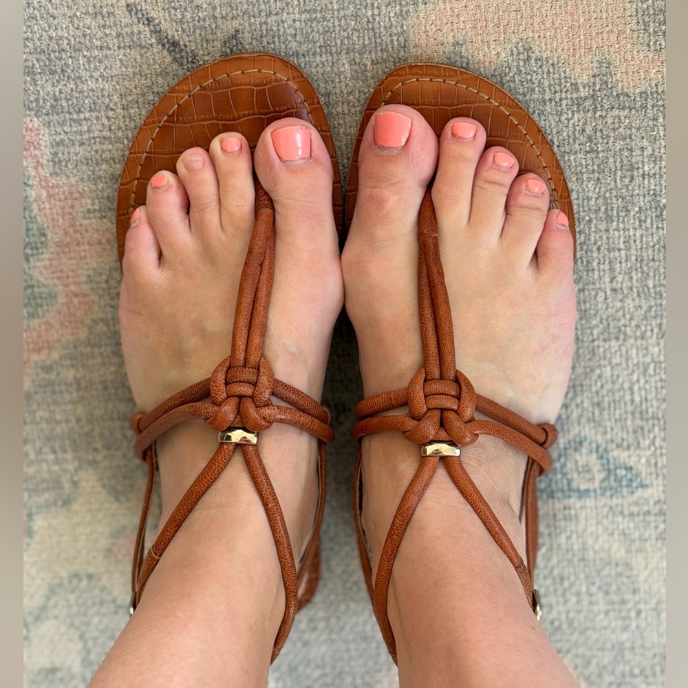Gianni Bini Size 8.5 Brown Tan Leather Gladiator Knot-Front T-Strap Sandals Shoe
